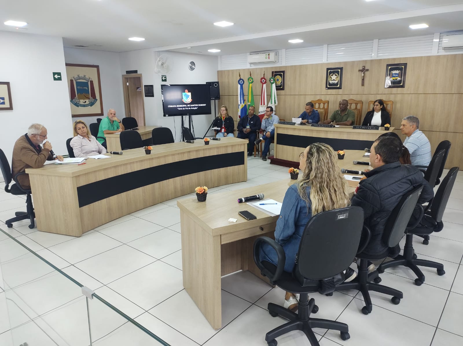 Representantes da Copasa vão à Câmara e falam sobre falta de abastecimento, recomposição asfáltica, tratamento e tarifa de esgoto em Santos Dumont